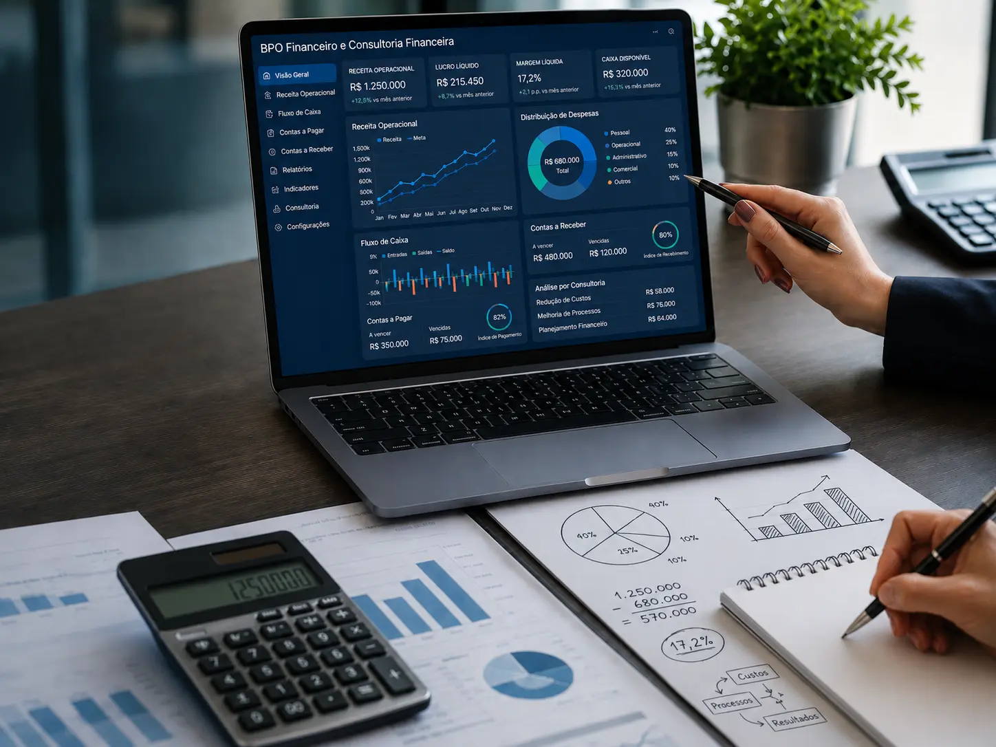 Mesa de trabalho com notebook e documentos financeiros